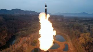 كوريا تختبر صاروخاً جديداً تفوق سرعته سرعة الصوت-رويترز