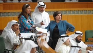 الحركة الوطنية في الكويت الملا (في الوسط) في البرلمان، مايو 2010 (رائد قطينا/Epa)