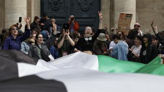 تظاهرة تضامن مع غزة أمام جامعة السوربون في باريس - 29 إبريل 2024 (فرانس برس)