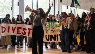 الحركة الطلابية في الغرب تزيد الضغوط على إسرائيل (مارك كيرسون/Getty)