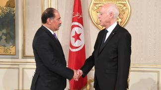 سعيّد والفقي بعد أداء الأخير اليمين كوزير للداخلية، مارس 2023 (حساب الرئاسة التونسية على فيسبوك)