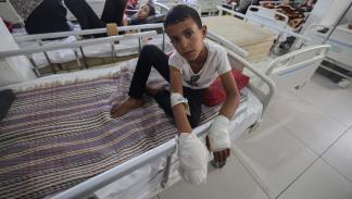 جرحى فلسطينيون في مستشفى تابع لمنظمة أطباء بلا حدود في رفح - قطاع غزة - 24 إبريل 2024 (محمد عابد/ فرانس برس)