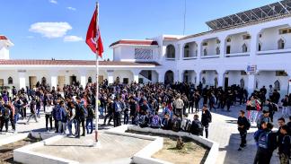 يقبل طلاب المدارس التونسية على الدروس الخصوصية (فتحي بلعيد/فرانس برس)