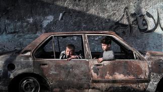 طفلان بسيارة تعرضت للقصف الإسرائيلي في رفح جنوبي غزة 28/2/2024 (فرانس برس)