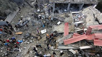 غارة جوية إسرائيلية على مخيم المغازي بغزة