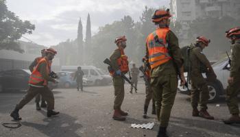 صواريخ المقاومة الفلسطينية تضرب تل أبيب (أسوشيتدبرس)
