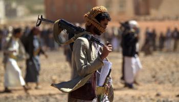 مقاتل بصفوف الحوثيين (محمد حويس/ فرانس برس)