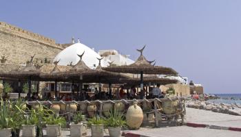 السياحة في مدينة الحمامات التونسية (Getty)