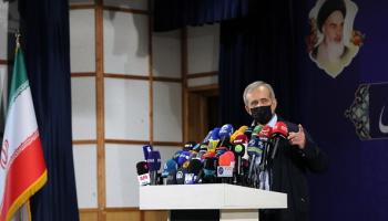 مسعود بزشكيان في طهران أثناء إعلان ترشحه بالانتخابات السابقة، 15/5/2021 (Getty)