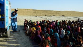 مطيع الله ويسا مؤسس مشروع مسار القلم لتعليم الفتيات في أفغانستان (فرانس برس)