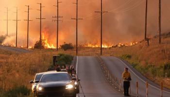 اشتعال الحرائق في كاليفورنيا (ديفيد سوانسون/فرانس برس)