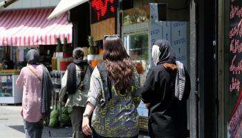 الحجاب في إيران (Getty)