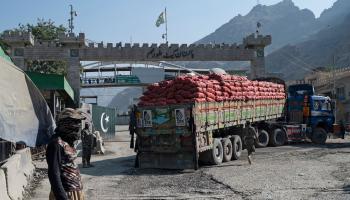 الحدود الأفغانية الباكستانية / شاحنات نقل البضائع (فرانس برس)