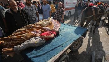 عربات الكارو لنقل المصابين والشهداء في غزة (فرانس برس)