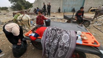 عربات الكارو لنقل المصابين والشهداء في غزة (فرانس برس)