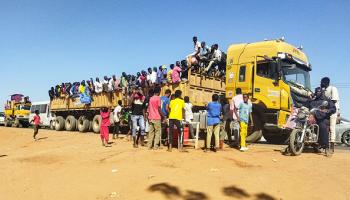 محاولات مستمرة للفرار من مناطق الحرب في السودان (أرشيف/فرانس برس)