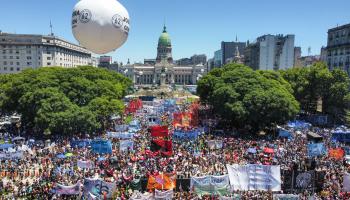 احتجاجات الأرجنتين على سياسات خافيير ميلي الاقتصادية (الأناضول)