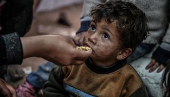 معاناة أطفال غزة مضاعفة جراء الحرب الإسرائيلية (عابد زقوت/الأناضول)