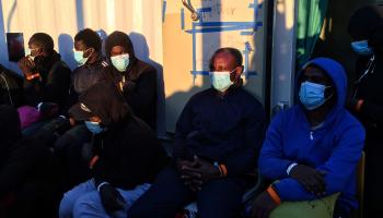 مهاجرون من ليبيا إلى إيطاليا (شهزاد عبدول/ فرانس برس)
