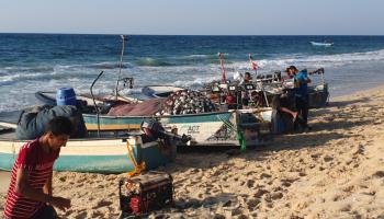 17 اعتداءً إسرائيلياً على الصيادين منذ بداية العام 