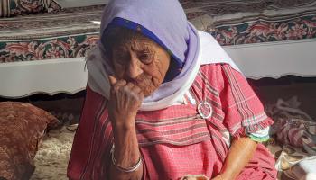 امرأة مسنة في تونس (العربي الجديد)