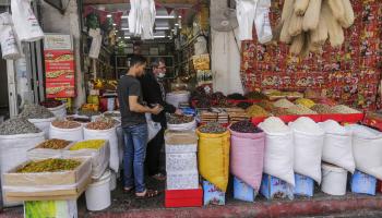 متسوقون في إحدى متاجر غزة بفلسطين