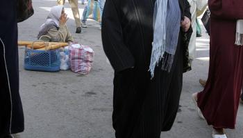 امرأة فقيرة في الجزائر (فايز نور الدين/ فرانس برس)