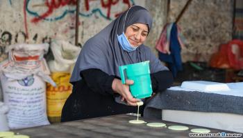 مريم صالحة صانعة القطايف في مخيم دير البلح في غزة 1 (محمد الحجار)