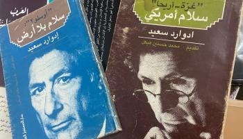غلافا الكتابين، تصميم: محيي الدين اللباد (العربي الجديد)