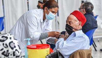 كبار السن ولقاح كورونا في تونس (وسيم الجديدي/ Getty)
