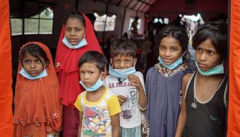 أطفال في مخيم للاجئين الروهينغا في إندونيسيا (خالص سورّي/ الأناضول)