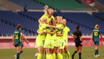 كرة القدم النسائية الأولمبية: انتصارات لكندا والسويد