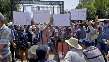 تظاهرات مضادة أمام مجلس نواب الشعب التونسي عقب قرارات سعيّد