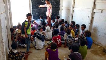 صف دراسي في مخيم بالحديدة (خالد زياد/ فرانس برس)