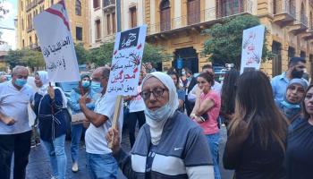 تحرك المودعين في مصارف لبنان احتجاجاً على استمرار احتجاز أموالهم (الوكالة الوطنية للإعلام)