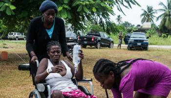 مصابة بعد زلزال هايتي 2021 (ريجينالد لويسان جونيور/ فرانس برس)