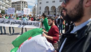 مظاهرات طلابية ضد الفساد ونهب أموال الشعب في الجزائر (Getty)