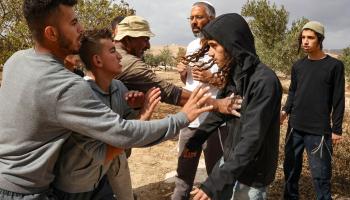 مواجهات بين فلسطينيين ومستوطنين (حازم بدر/ فرانس برس)