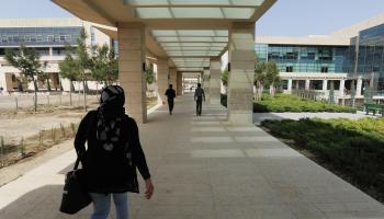 تكاليف "الأونلاين" أرخص من جامعات عراقية خاصة (سكوت بيترسون/ Getty)