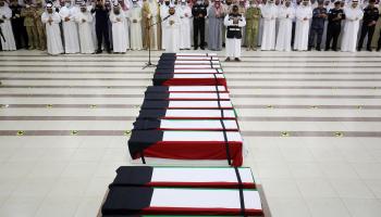 دفن رفات أسرى كويتيين عثر عليهم في العراق (ياسر الزيات/فرانس برس)
