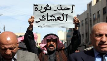 زعماء قبيلة بني صخر يتظاهرون في عمان ضد مخططات إنشاء محطة نووية في شرق الأردن (21/2/2014/ الأناضول)  ​