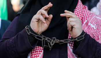 وقفة نسوية مؤيدة للأسيرات الفلسطينيات في سجون الاحتلال