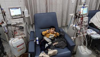 مرضى الفشل الكلوي في غزة (الأناضول)