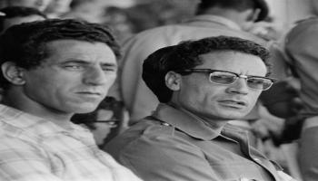 الرئيس الراحل معمر القذافي ورئيس الوزراء الأسبق عبد السلام جلود (Getty)