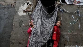 فلسطينيون وسط برد غزة 4 (محمد الحجار)