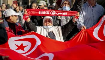 وقفة احتجاجية في تونس رفضاً لحل المجلس الأعلى للقضاء