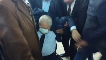 سقوط نقيب المحامين المصريين رجائي عطية في المحكمة قبل وفاته (العربي الجديد)
