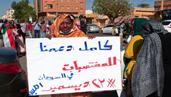 خلال مظاهرة تندّد بالاعتداءات الجنسية على المتظاهرات في أم درمان (23/12/2021/ فرانس برس)