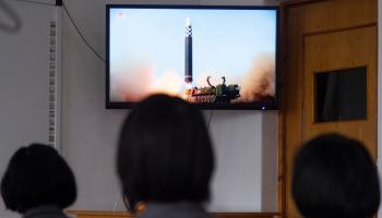 تجربة إطلاق صاروخ باليستي بكوريا الشمالية (كيم وون جين/ فرانس برس)