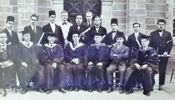 درويش المقدادي أثناء تخرجه من الجامعة الأميركية في بيروت عام ١٩٢٢ (أرشيف بروفيسور سلوى المقدادي)